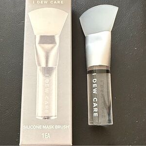 5/$25 I Dew Care Silicone Mask Brush 🆕
